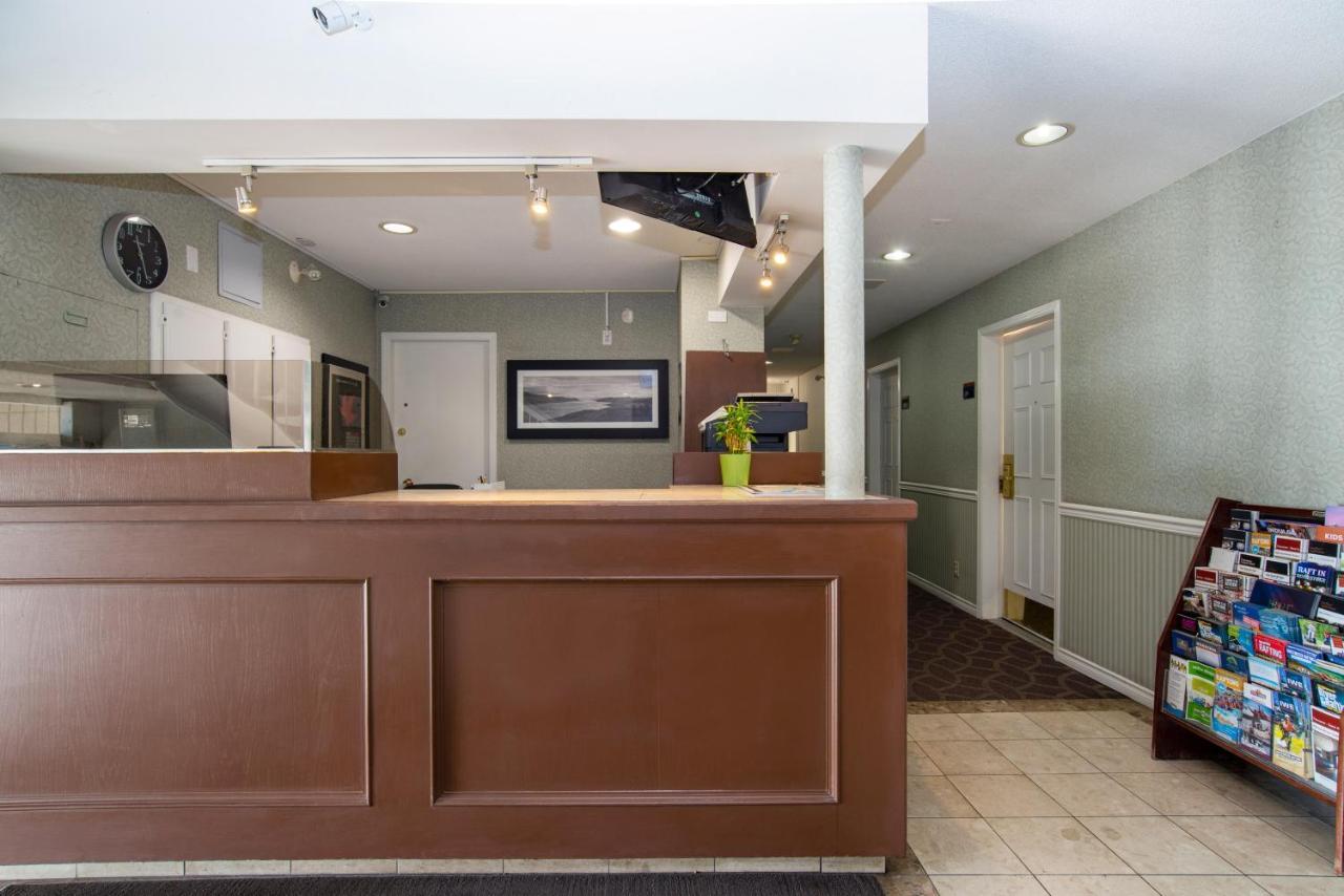 Sandman Inn Kamloops Exterior photo